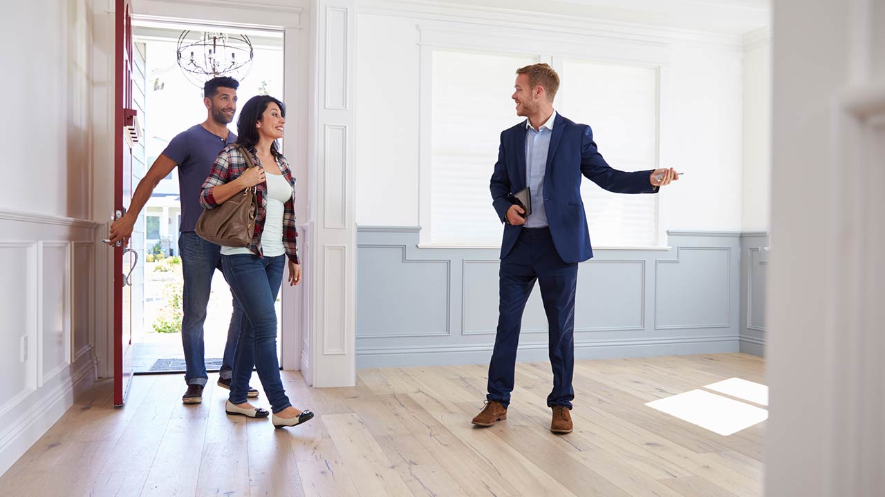 Image for Private Showings Vs. Open Houses: Which Wins? article